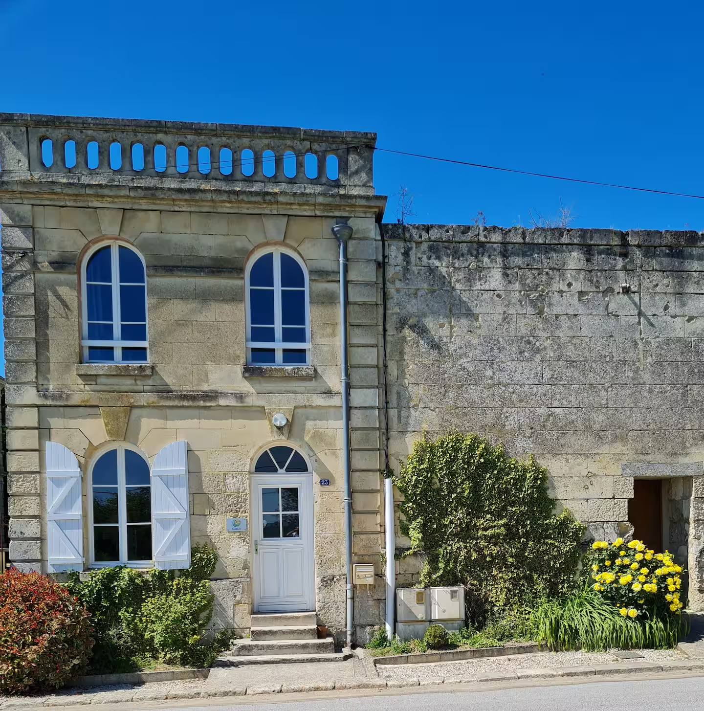 La Tour l'Évêque — petit gîte 5 personnes en pierre