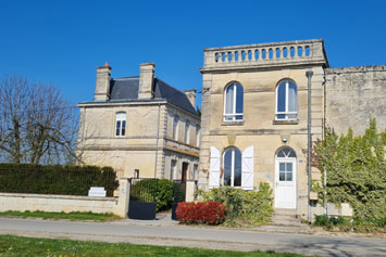 Maison Mury — façade et jardin clos