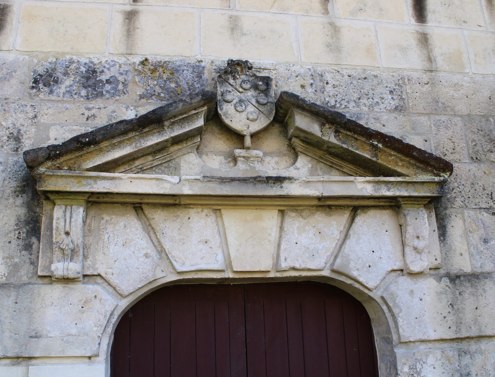 Le château et le donjon de Septmonts dans leur parc