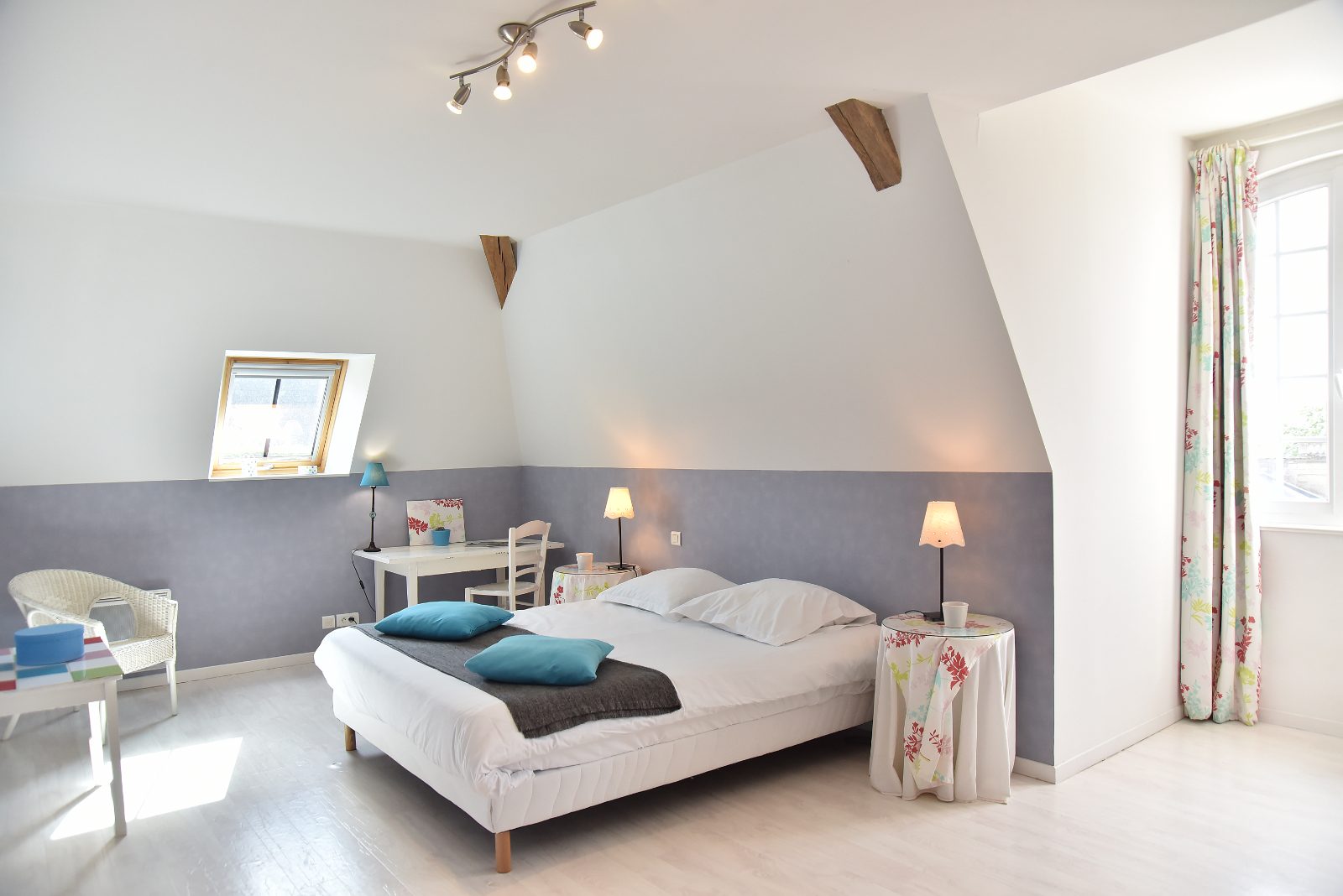 Chambre lit double au 2eme étage
