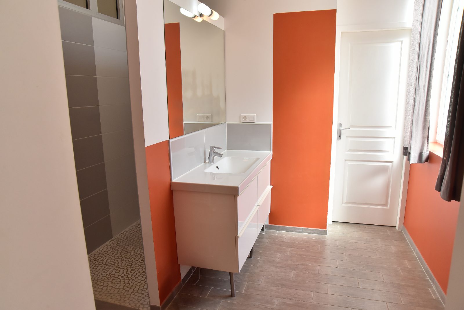 Salle de bain douche a l'italienne ré de chaussée