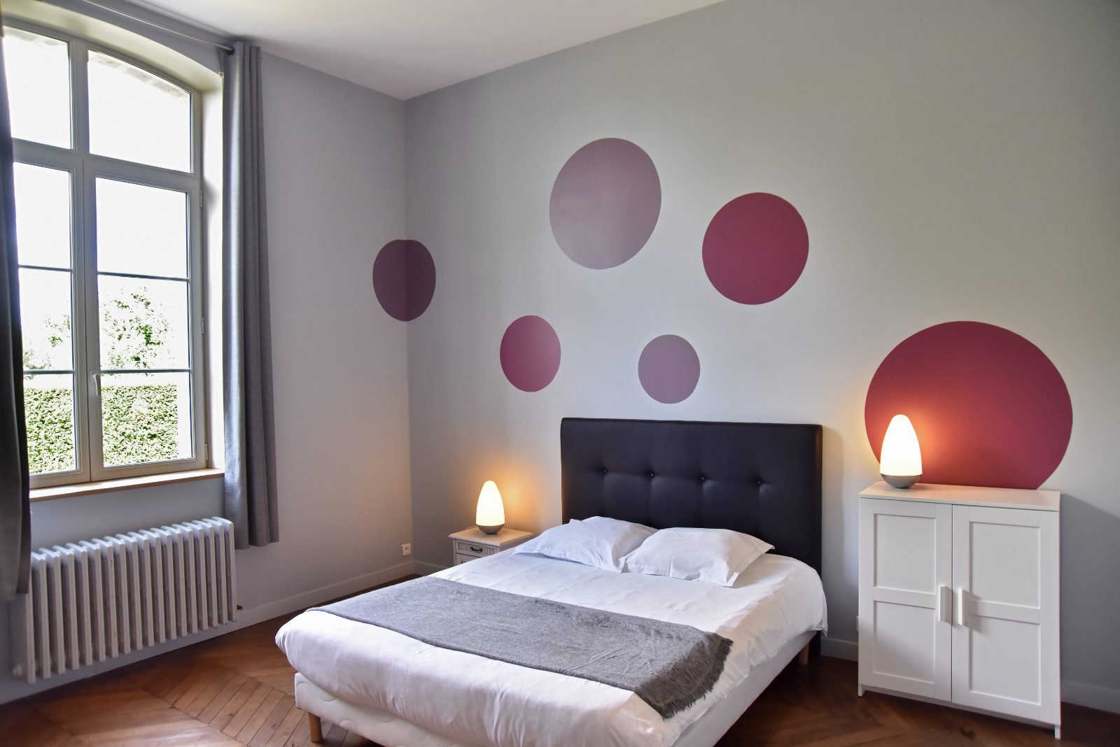 Chambre lit double ré de chaussée